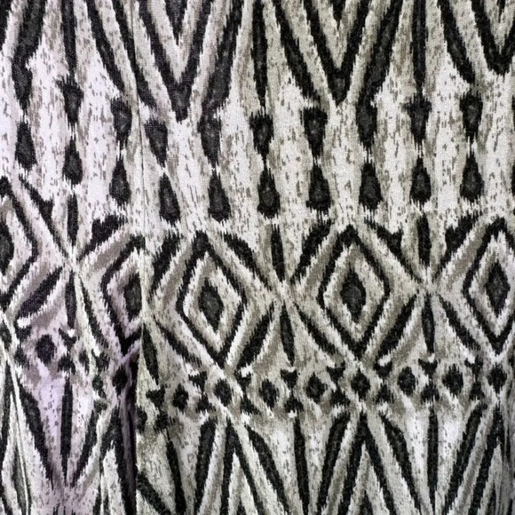 Cato Woman 14/16w black, gray and white diamond design stretchy pants wide leg - Picture 4 of 8